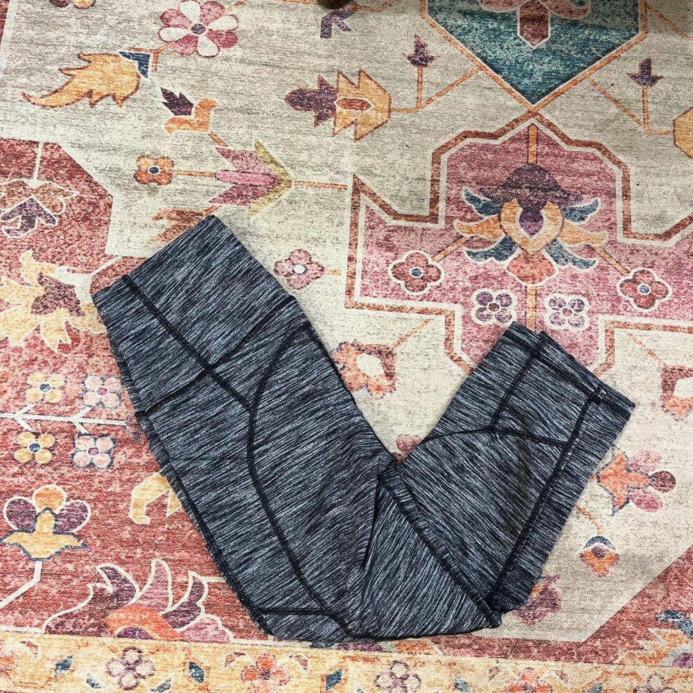 Victoria's Secret Sport Black Gray Capri/Cropped Leggings womens Size medium